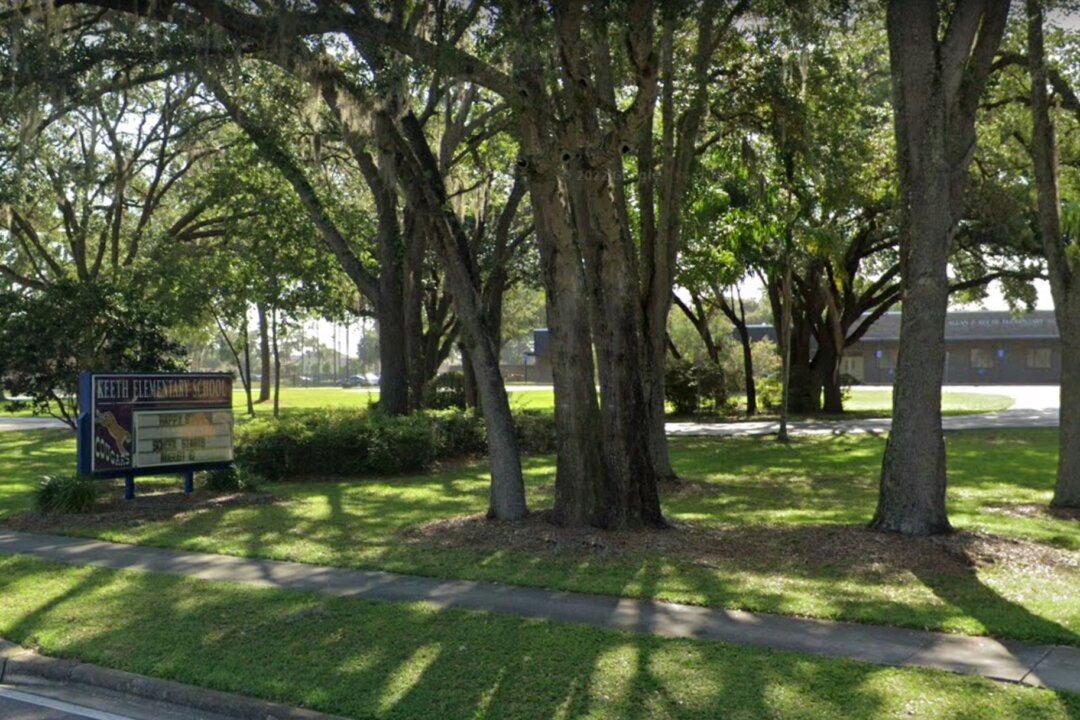 Florida Mother Killed by Lightning While Picking Up Son at School