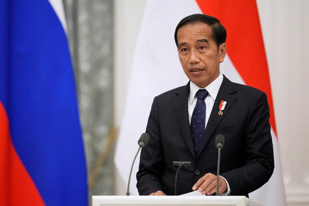 Indonesia’s President Considering Buying Cheap Russian Oil Amid Energy Crunch