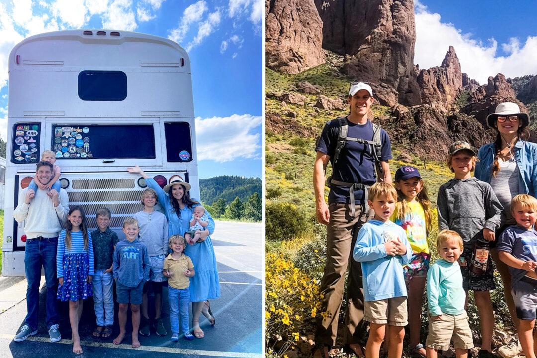Combat Veterans Travel US in Renovated Bus, ‘Roadschooling’ Their 7 Children Along the Way