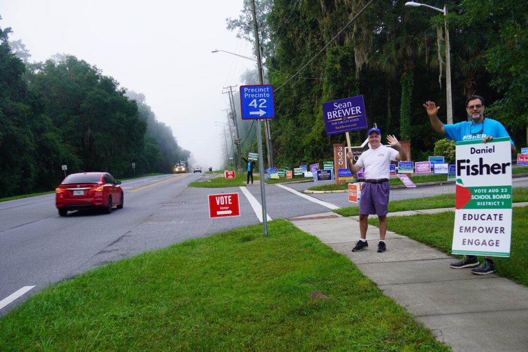 Hoping to Divorce DeSantis in the Fall, Florida Democrats Choose Between Something Old, Something New