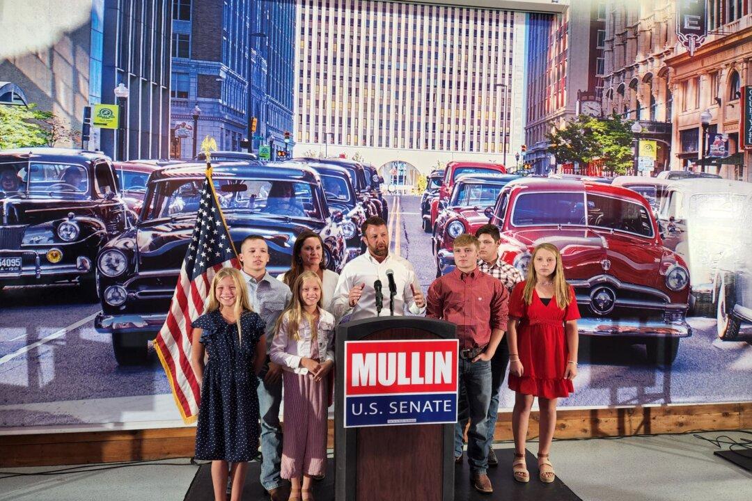 Rep. Mullin Wins Oklahoma Republican US Senate Primary Runoff