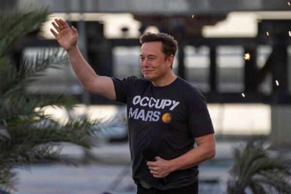 SpaceX founder Elon Musk walks on stage during a T-Mobile and SpaceX joint event in Boca Chica Beach, Texas, on Aug. 25, 2022. (Michael Gonzalez/Getty Images)