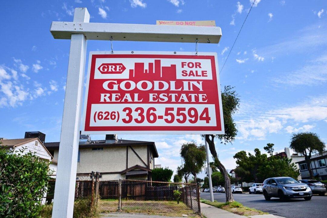Record Numbers of US Homeowners Slashed Sales Prices in July, Says Redfin