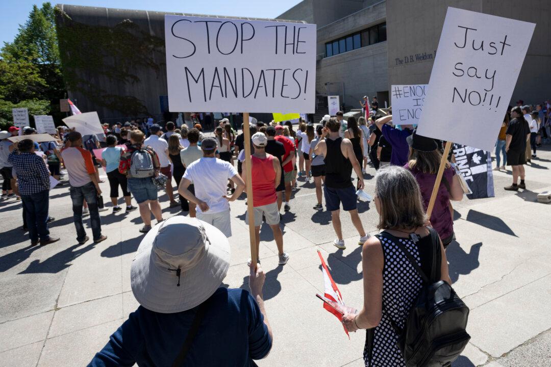 Local and Private COVID Vaccine Mandates at Health Care Facilities Being Reversed, Struck Down Across US