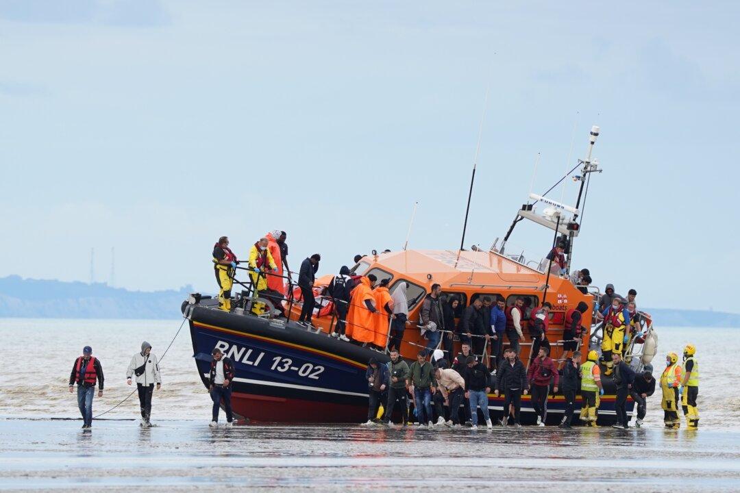 Over 25,000 Illegal Immigrants Have Crossed English Channel to UK This Year