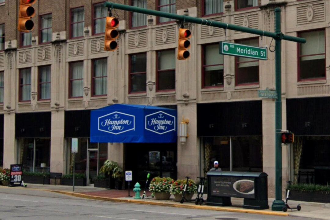 3 Dutch Soldiers Shot Outside Hotel in Indianapolis