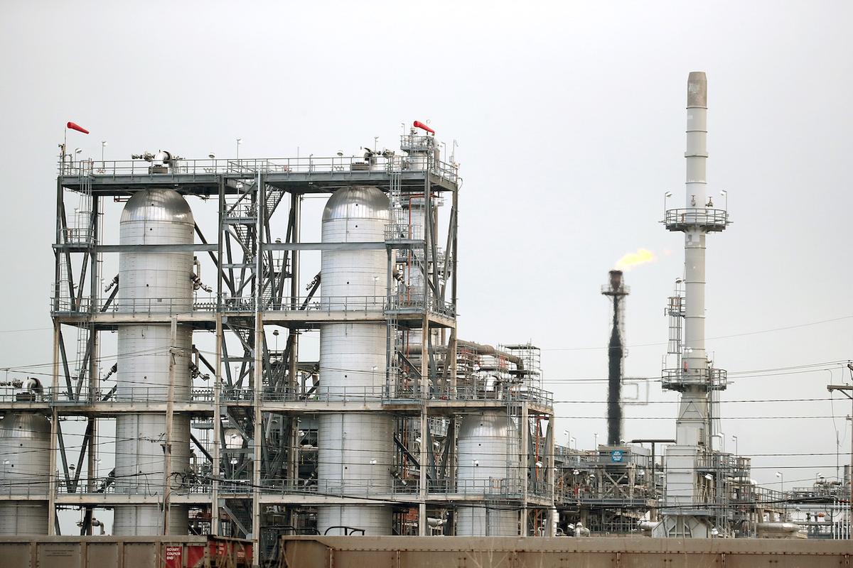 Feds Declare Emergency in 4 States After Oil Refinery Fire in Indiana