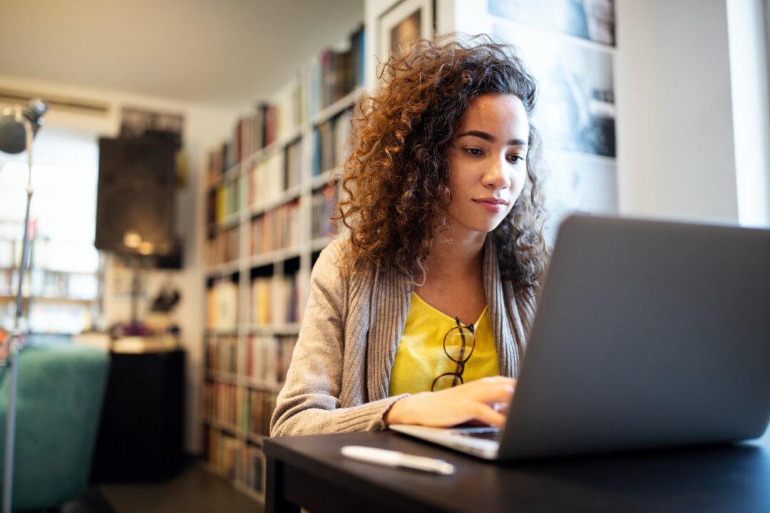 Packin’ a Laptop? 5 Tips to Minimize Your Risk of Self-Sabotage in the Classroom