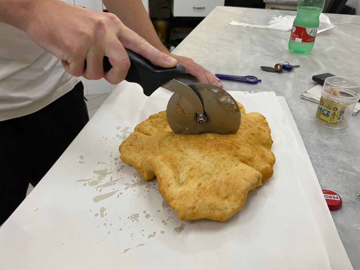 Slicing the pizza fritta. (Tim Johnson)