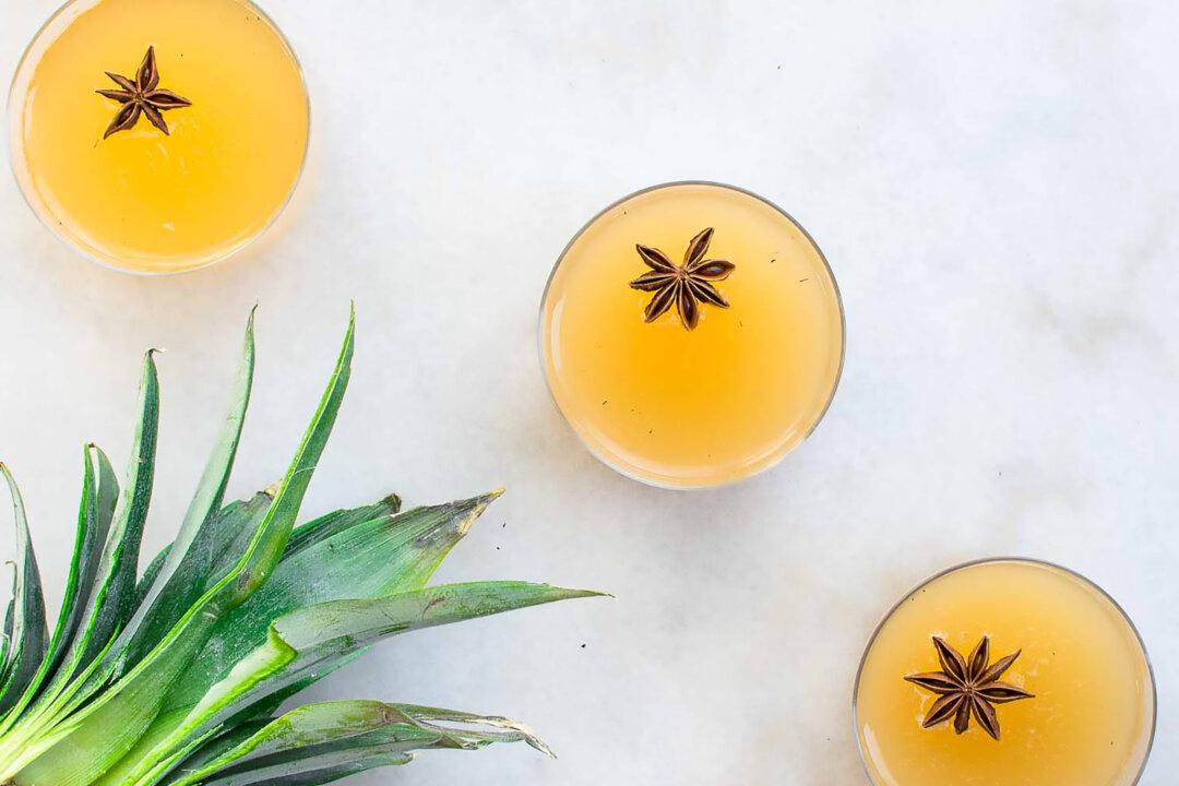 Pineapple Tepache Is the Vibrant, Fizzy, Fermented Drink You Need This Summer