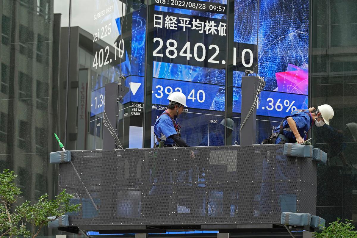 Japan’s Inflation Gauges Jump to Record High, Exceeding Wage Gains