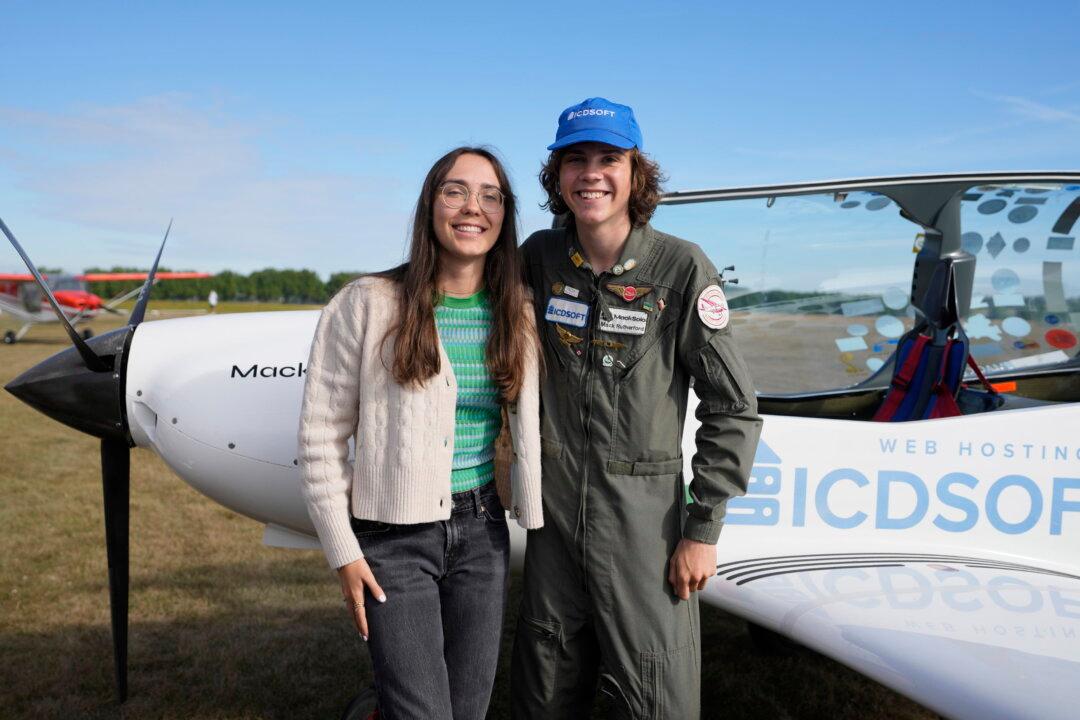 17-Year-Old Pilot Sets Record for Solo Flight Around World