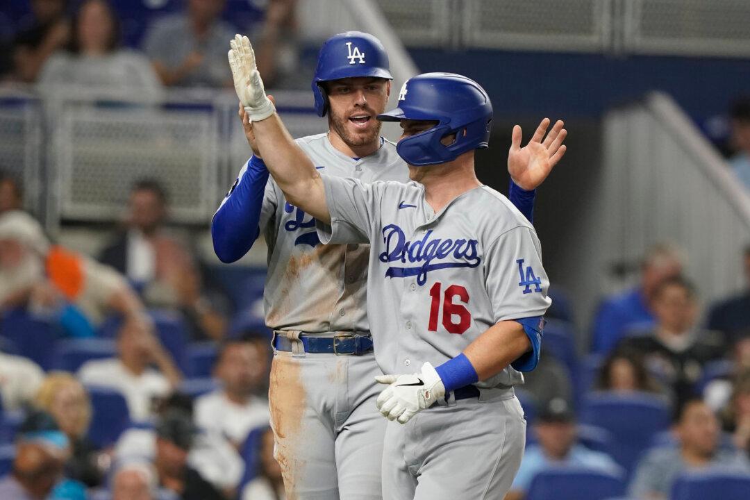Freeman, Dodgers Edge Marlins 3–2 in 10 Innings