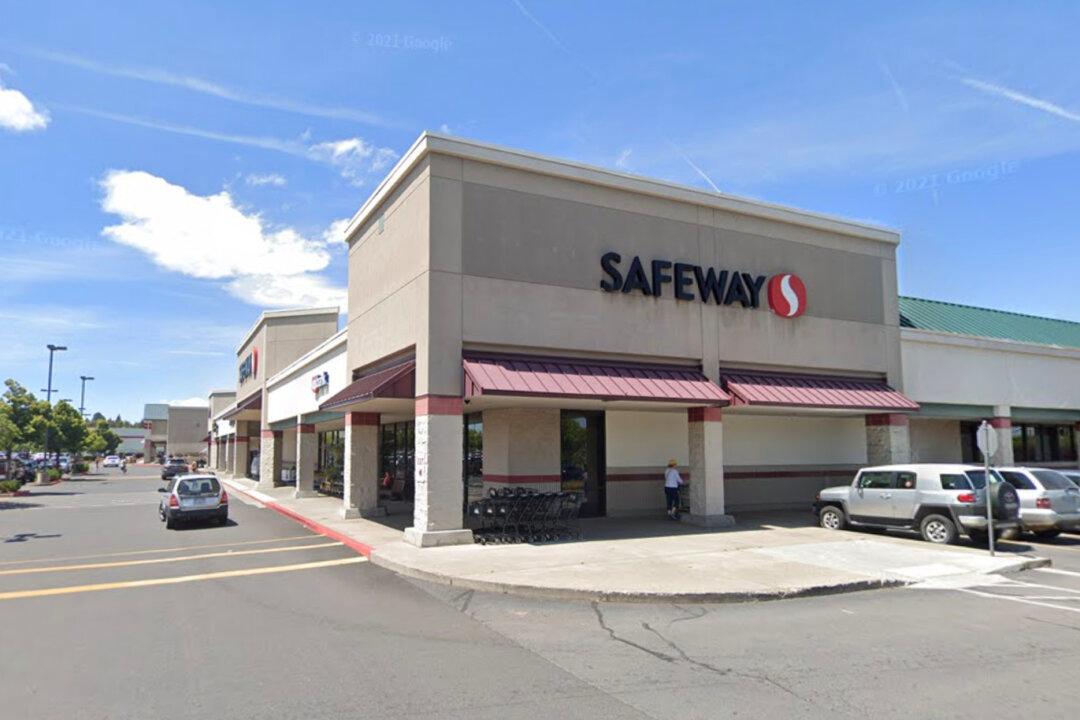 3 Dead After Shooter Opens Fire at Oregon Shopping Center