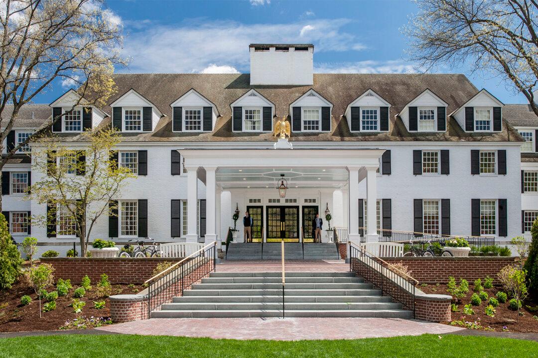 The Traditional Charms, Modern Comforts of Vermont’s Woodstock Inn