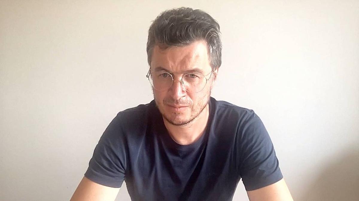 Dissenting Voices Must Speak Out to Extricate Society From the Grip of Mass Formation: Clinical Psychologist