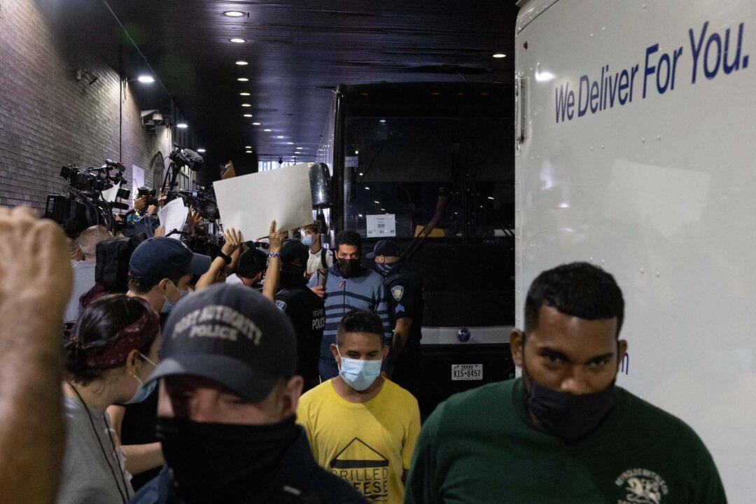 Illegal Immigrants Bused to Chicago Now Being Sent to Other Illinois Communities