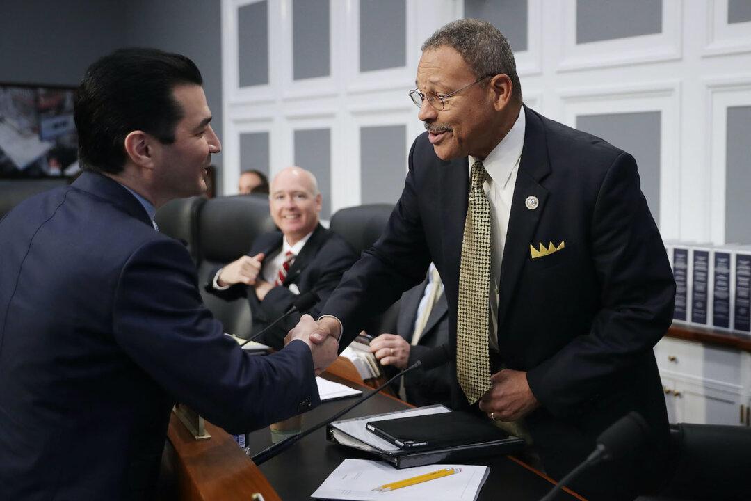 Veteran Congressman Faces Stiff Challenge in Close Georgia Race