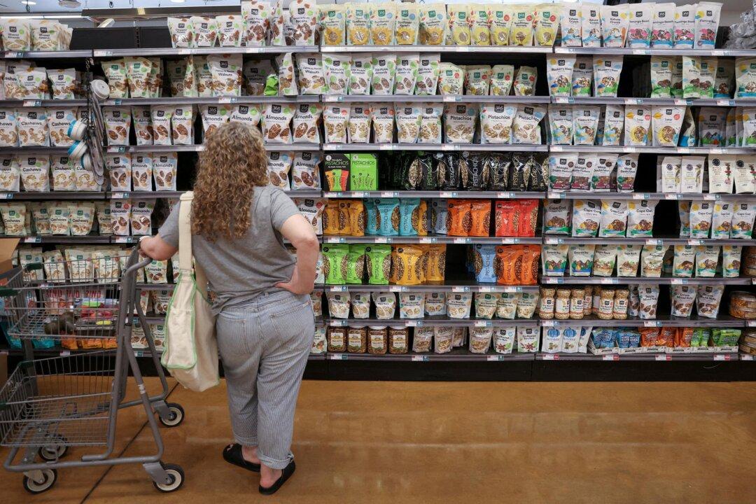 More Americans Are Living Paycheck to Paycheck Amid High Inflation