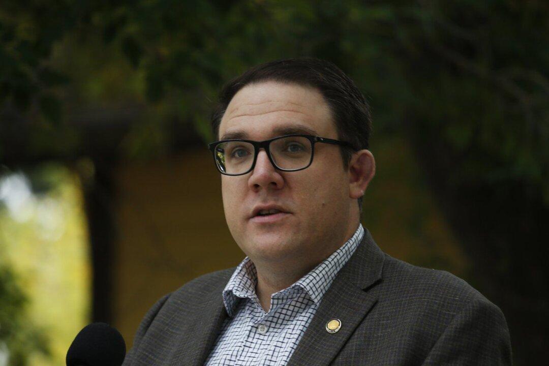 Alberta to Use $13.2B Budget Windfall to Pay Down Debt, Put Cash in Piggy Bank