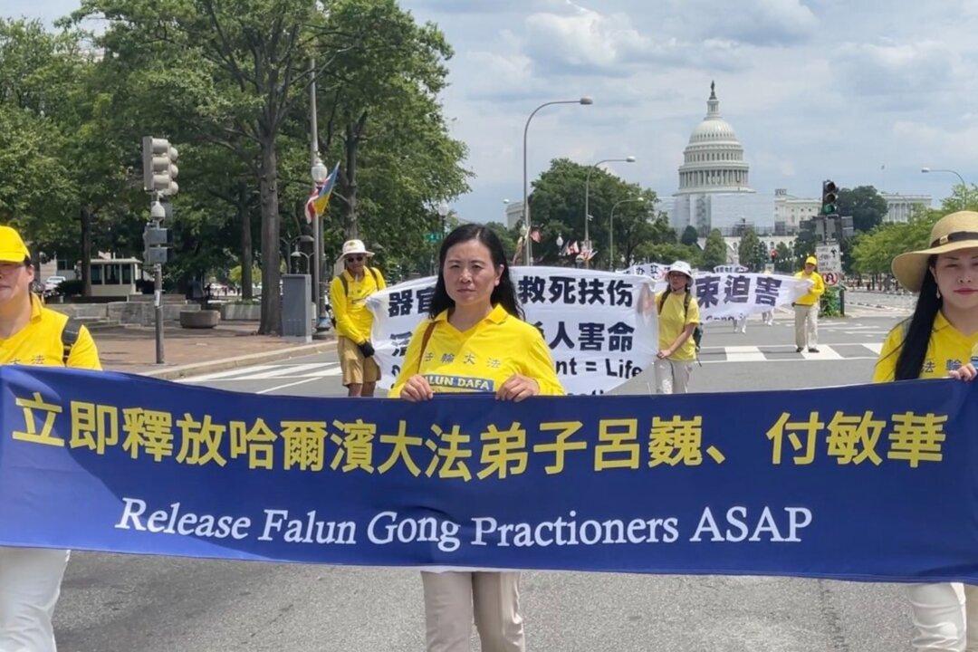 Chinese Woman in NY Pleads for Help to Rescue Sister Currently Detained by CCP