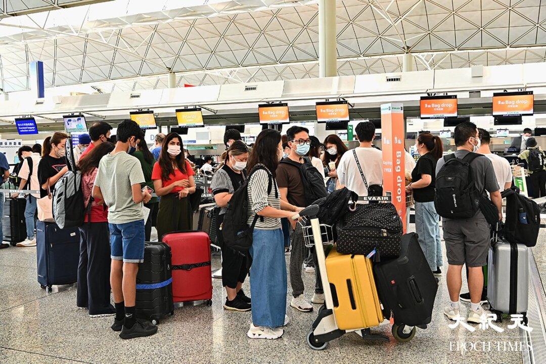 Hong Kong Government Unable to Stop City’s Accelerated Exodus: Experts