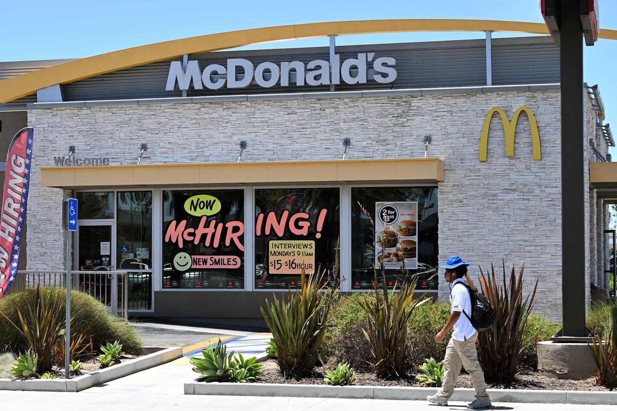 Industry Group Snares California Law That Could Raise Fast-Food Wages to $22