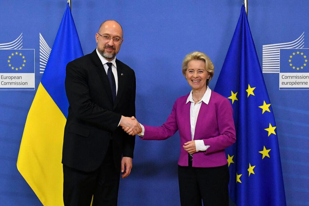 EU Signs Ukraine Aid Deal, New Partnerships on Green, Digital World Ambitions