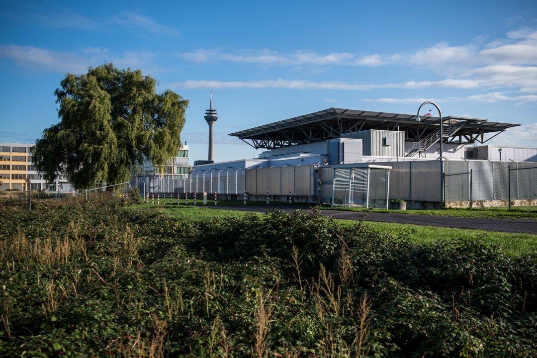 German Court Hands ISIS Member 10 Years in Prison for Murder, War Crimes