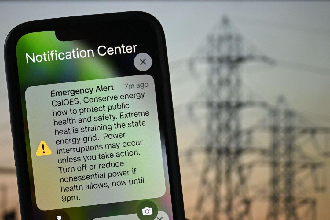 Newsom Hails Success of Phone Alerts Urging Power Conservation, Avoiding Rolling Blackouts