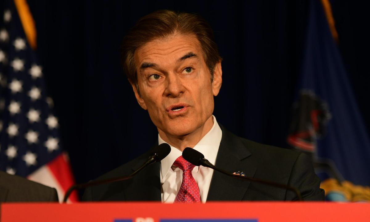 Dr. Oz Rushes Into Crowd, Stays With Woman Who Collapsed at His Rally: Campaign