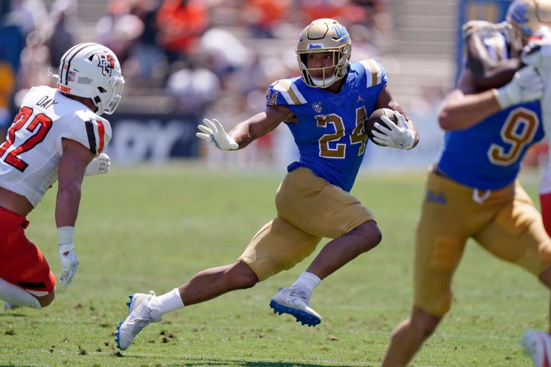 Thompson—Robinson Leads UCLA to 45–17 Win Over Bowling Green