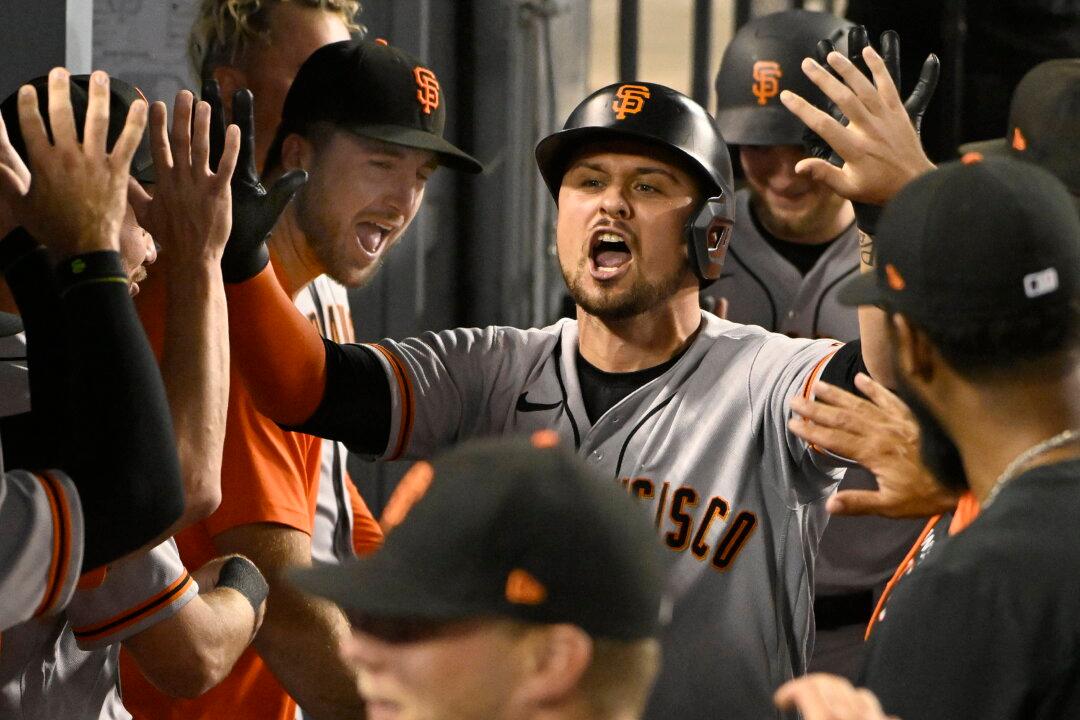 Giants Hit 5 Home Runs, Beat Dodgers 7–4 to Snap 8-Game Skid vs LA
