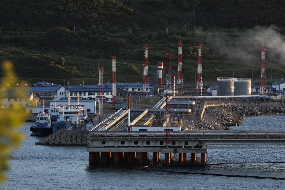 Oil Prices Fall Further as China Extends COVID-19 Curbs