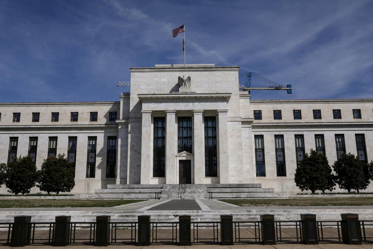 Federal Reserve Pauses Tightening as Emergency Lending Hits $300 Billion