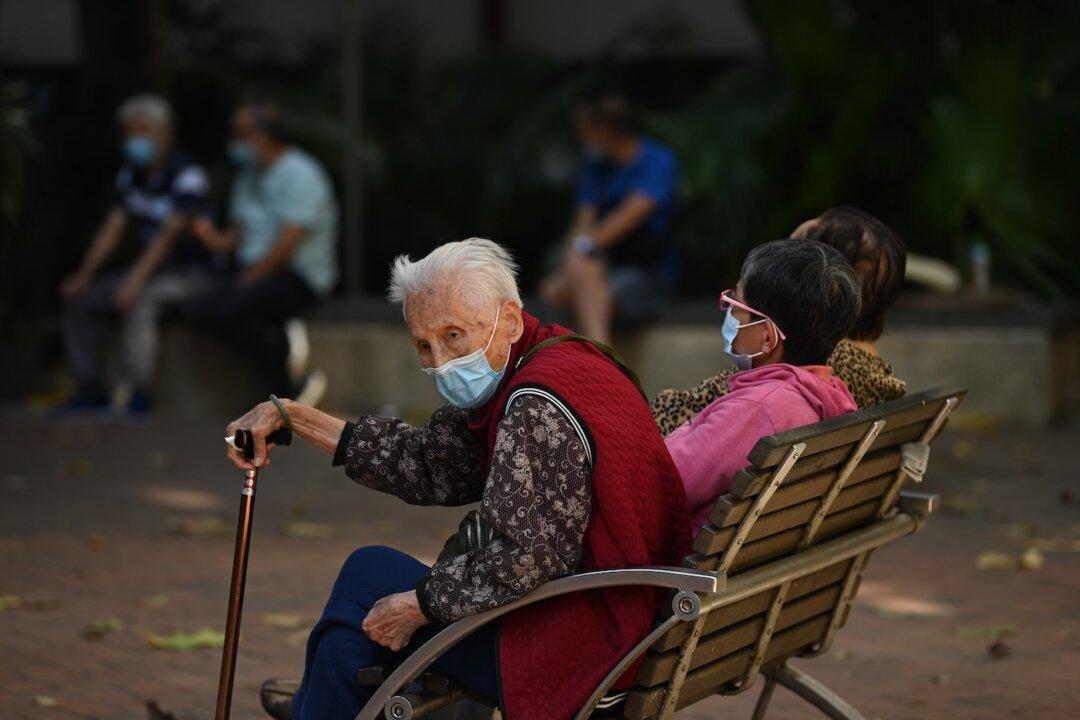 COVID-19 Brain Fog Fades but Elderly Sufferers Need to Take Caution, Psychiatrist Says