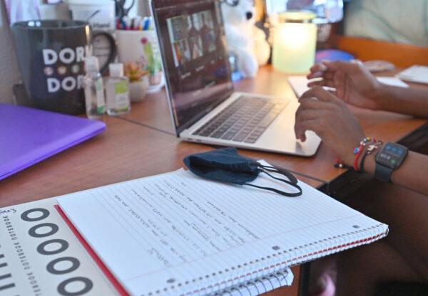 Students begin classes amid the COVID-19 pandemic on the first day of the fall 2020 semester at the University of New Mexico in Albuquerque, New Mexico, on Aug. 17, 2020. (Sam Wasson/Getty Images)