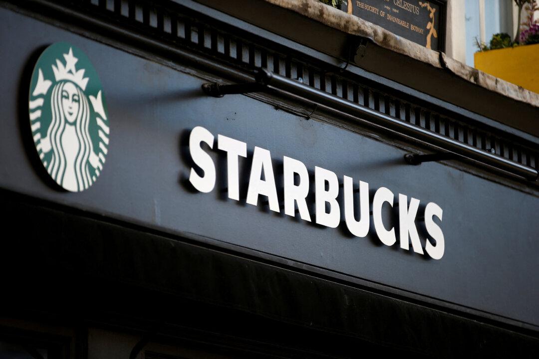 Starbucks Adds Benefits for Non-Union US Workers