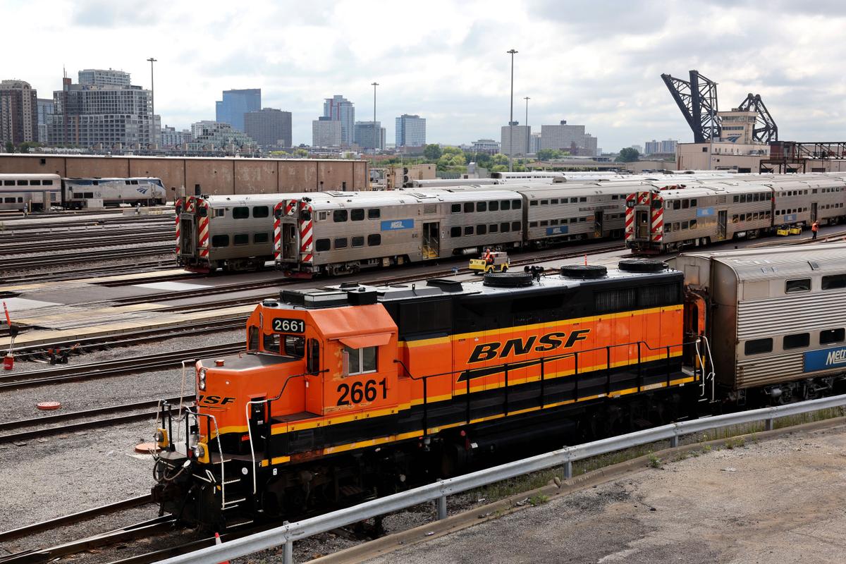 Railway Workers Reject Latest Contract Offer, Increasing Fears of Strike Ahead of Holiday Season