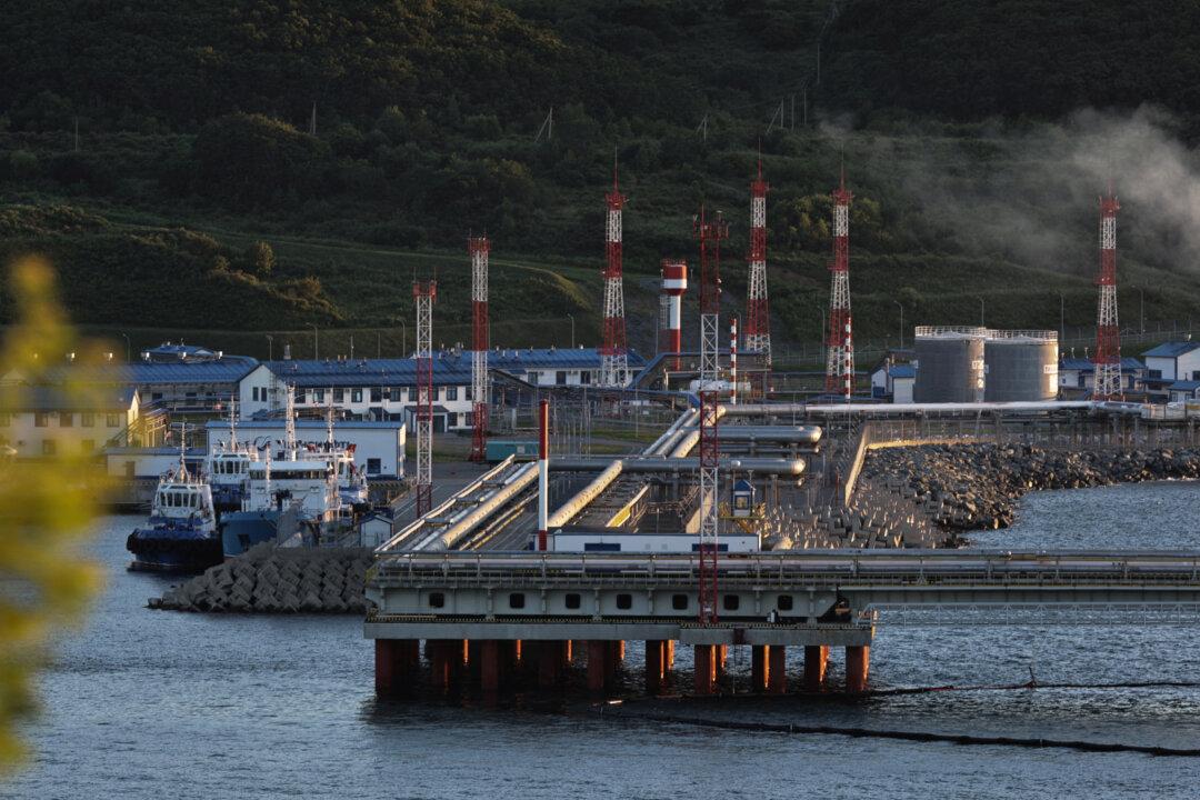 Oil Rises 2 Percent on Supply Concerns, Expectations for Fuel Switching