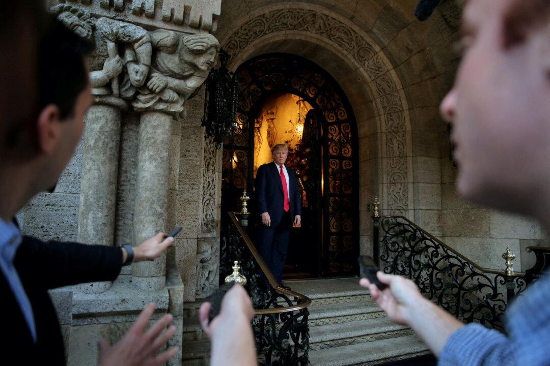 Trump’s Lawyers Urge Congressional Involvement in Classified Documents Case