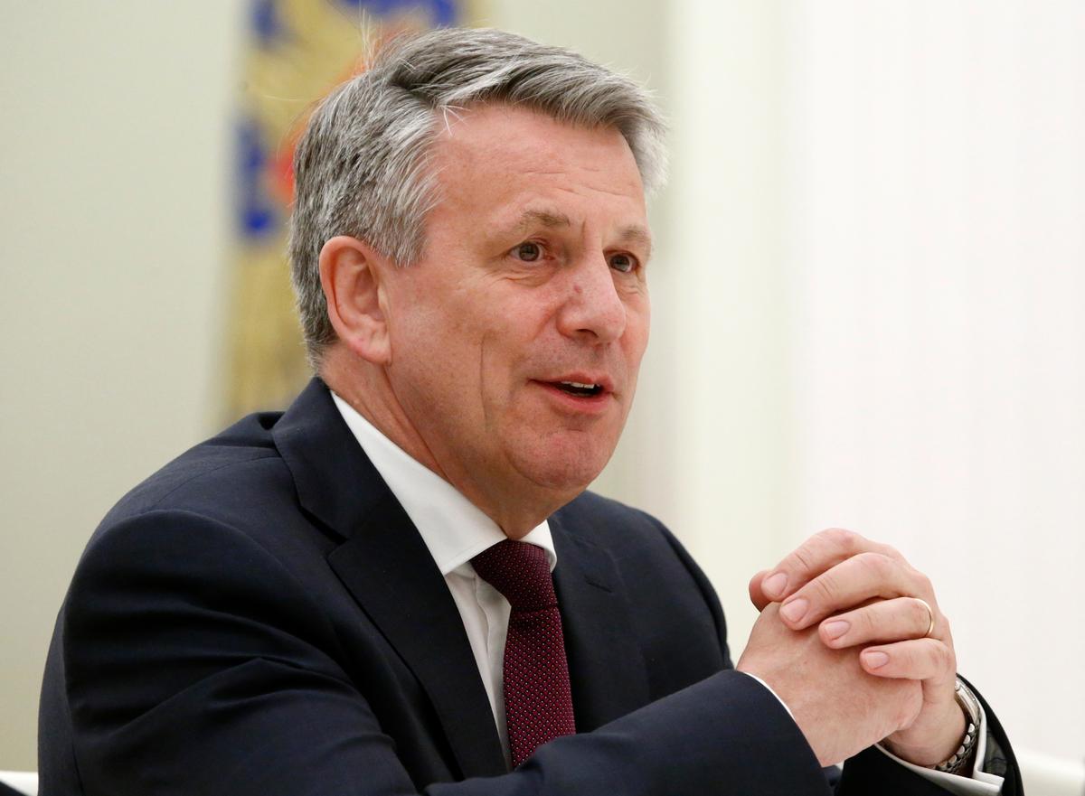 Shell CEO to Step Down as Oil Giant Shifts Energy Focus