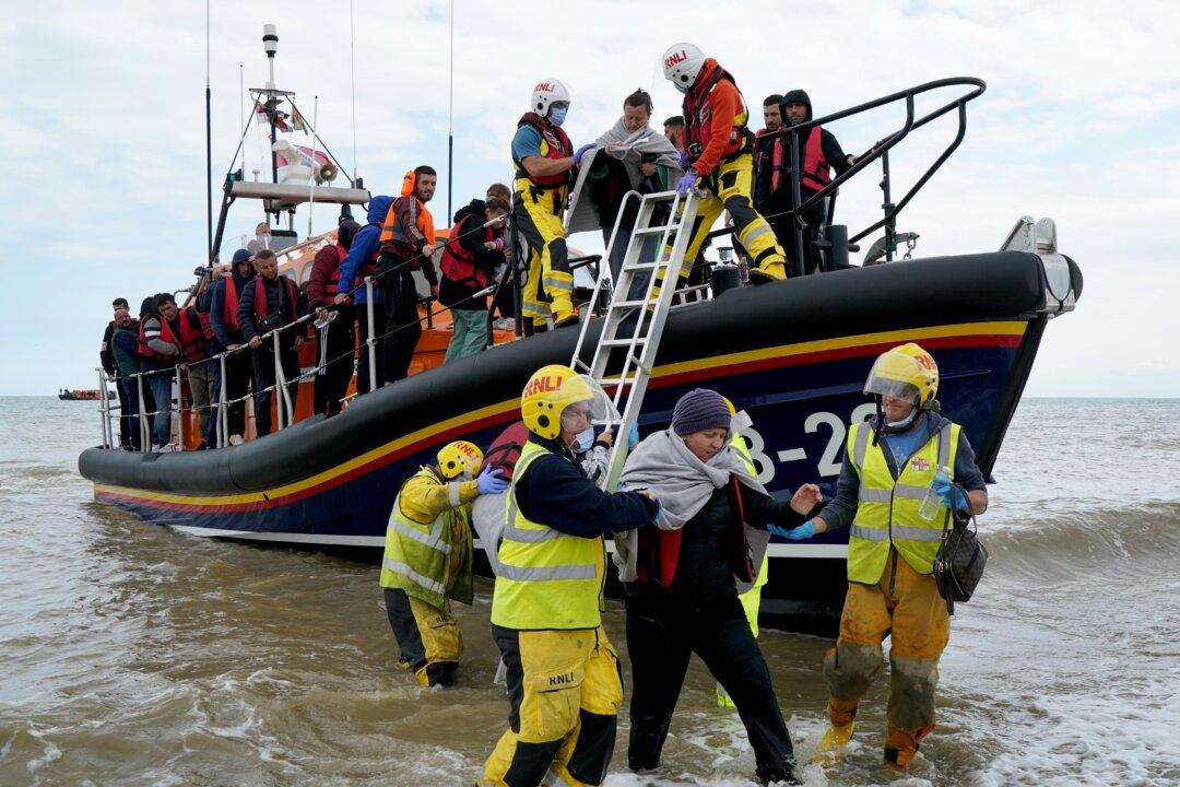 38 Illegal Immigrants Rescued in English Channel From Sinking Boat