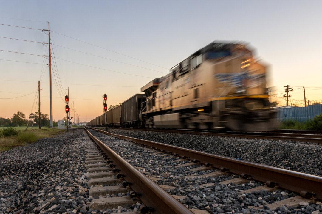 Tentative Deal Reached With Rail Workers to Avert Strike, Shipping Chaos