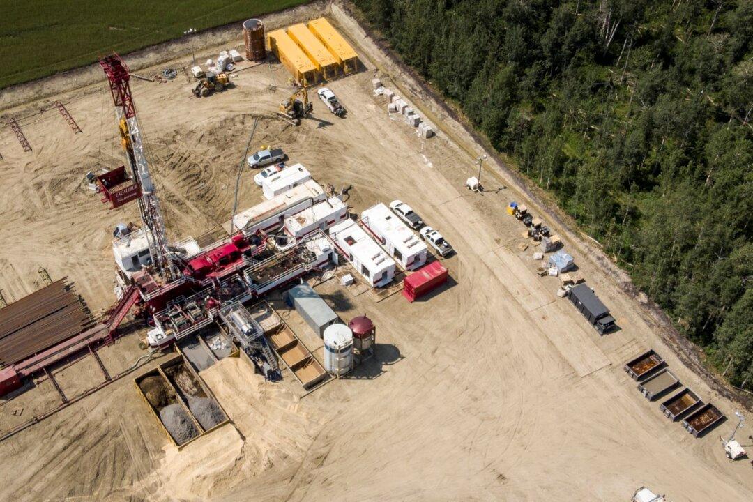 ‘Reduce Red Tape’: Ottawa Removes Barriers Around Movement of Oil Service Rigs After Request From Alberta, Saskatchewan