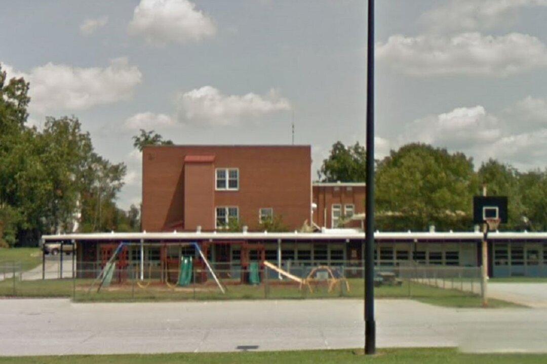 South Carolina Day Care Workers Arrested for Allegedly Stuffing Ice Pack Inside Child’s Clothes
