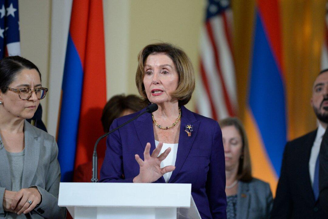 Thousands of Federal Officials Found Stock Trading in Companies Overseen by Their Agencies