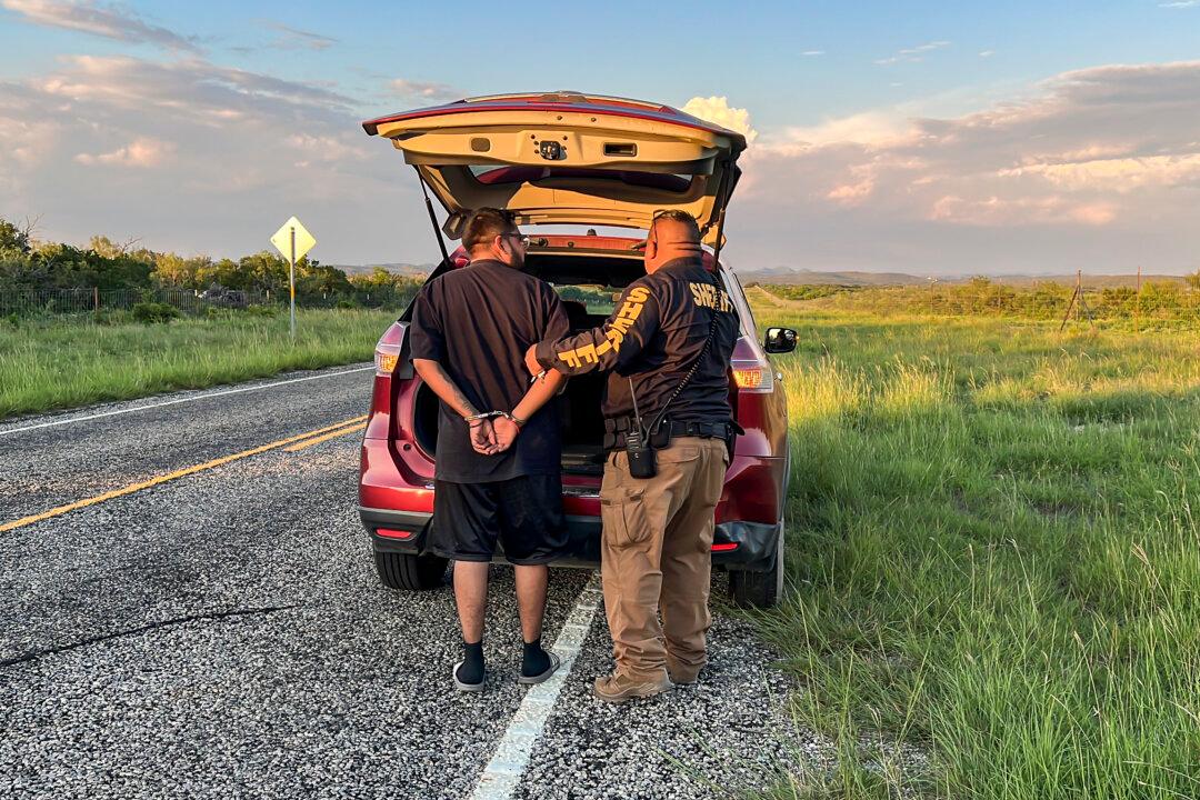 Rising Number of Russian, Chinese Nationals at US Southern Border Raises Security Concerns