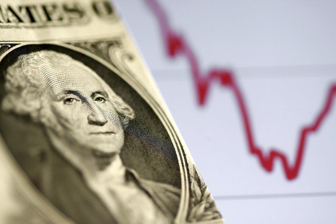 Dollar Retreats for Now, as Investors Await US Jobs Data