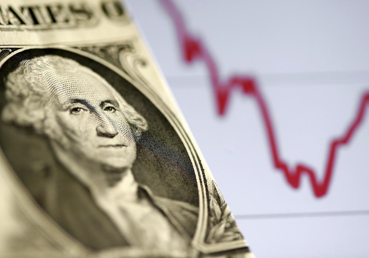 Dollar Retreats for Now, as Investors Await US Jobs Data